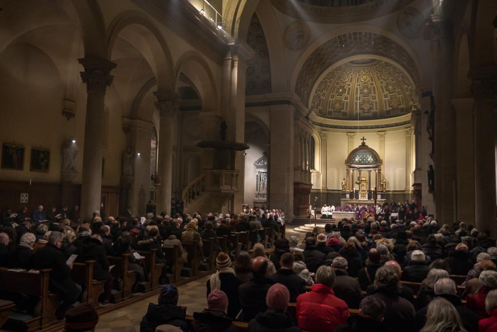 Sant'Egidio in Deutschland feiert den 50. Jahrestag in München mit vielen Armen und Freunden, die das Leben der Gemeinschaft in all den Jahren begleitet haben.